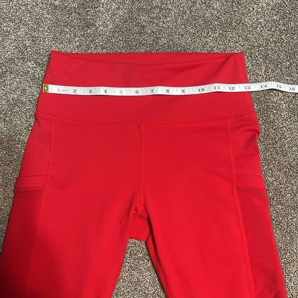 Fabletics On-The-Go PowerHold® High-Waisted Capri - Picture 7 of 9